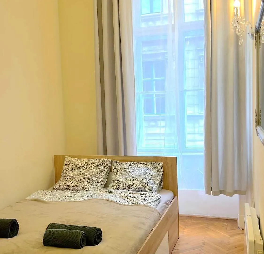 Guesthouse In Ferenciek Square Budapest 0*,  Magyarország
