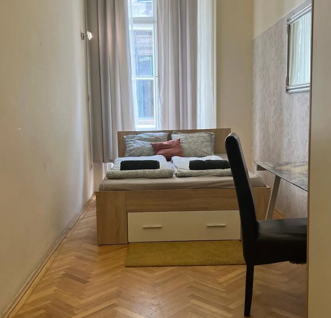 Guesthouse In Ferenciek Square Budapest Apartman