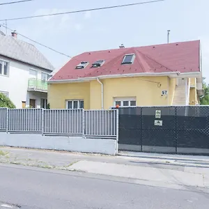 Apartment Hi-bp Garden City Batsanyi 3 Rooms, Upstairs Near The City Train With Free Parking, Budapest