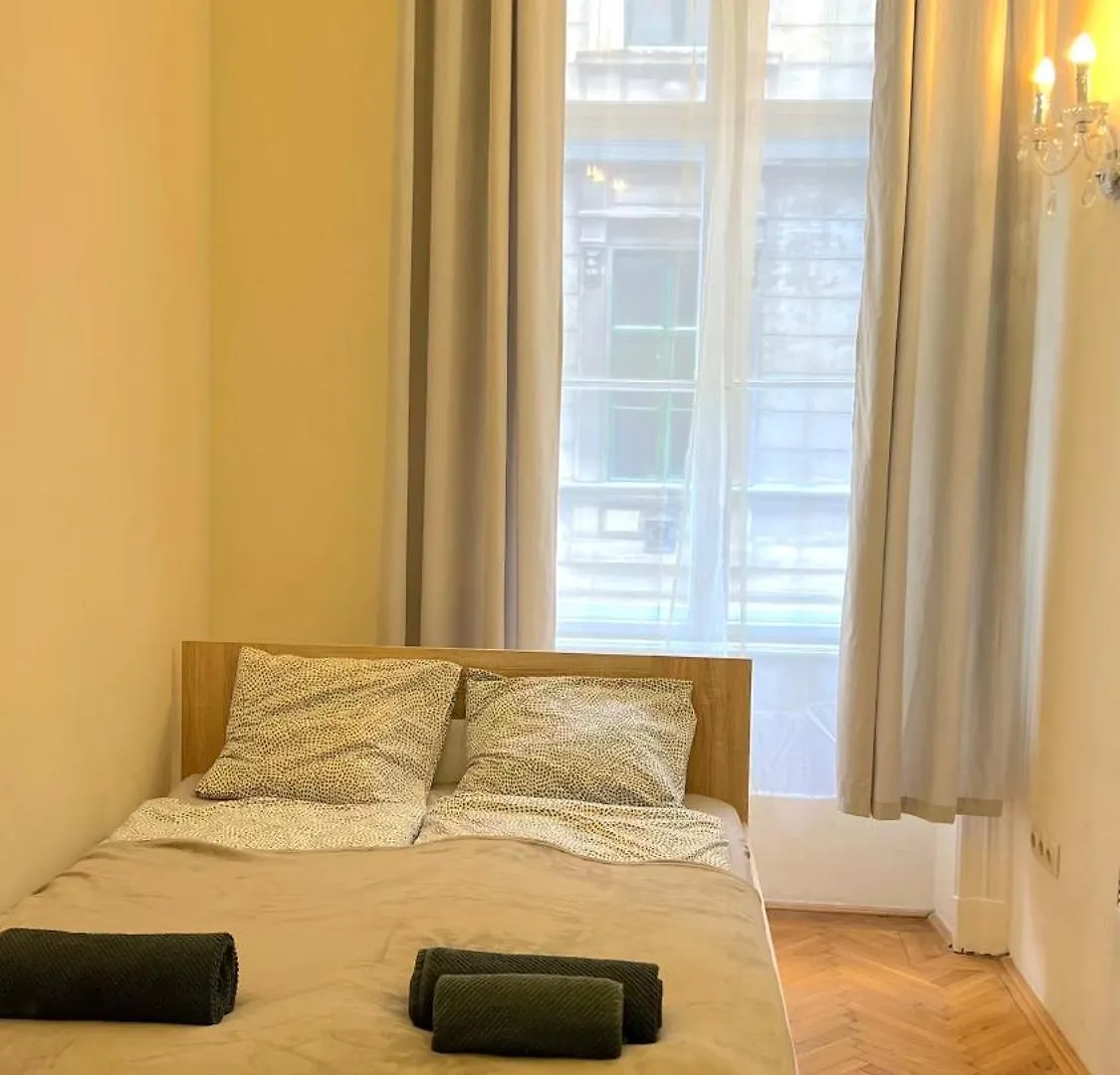 Apartment Guesthouse In Ferenciek Square Budapest