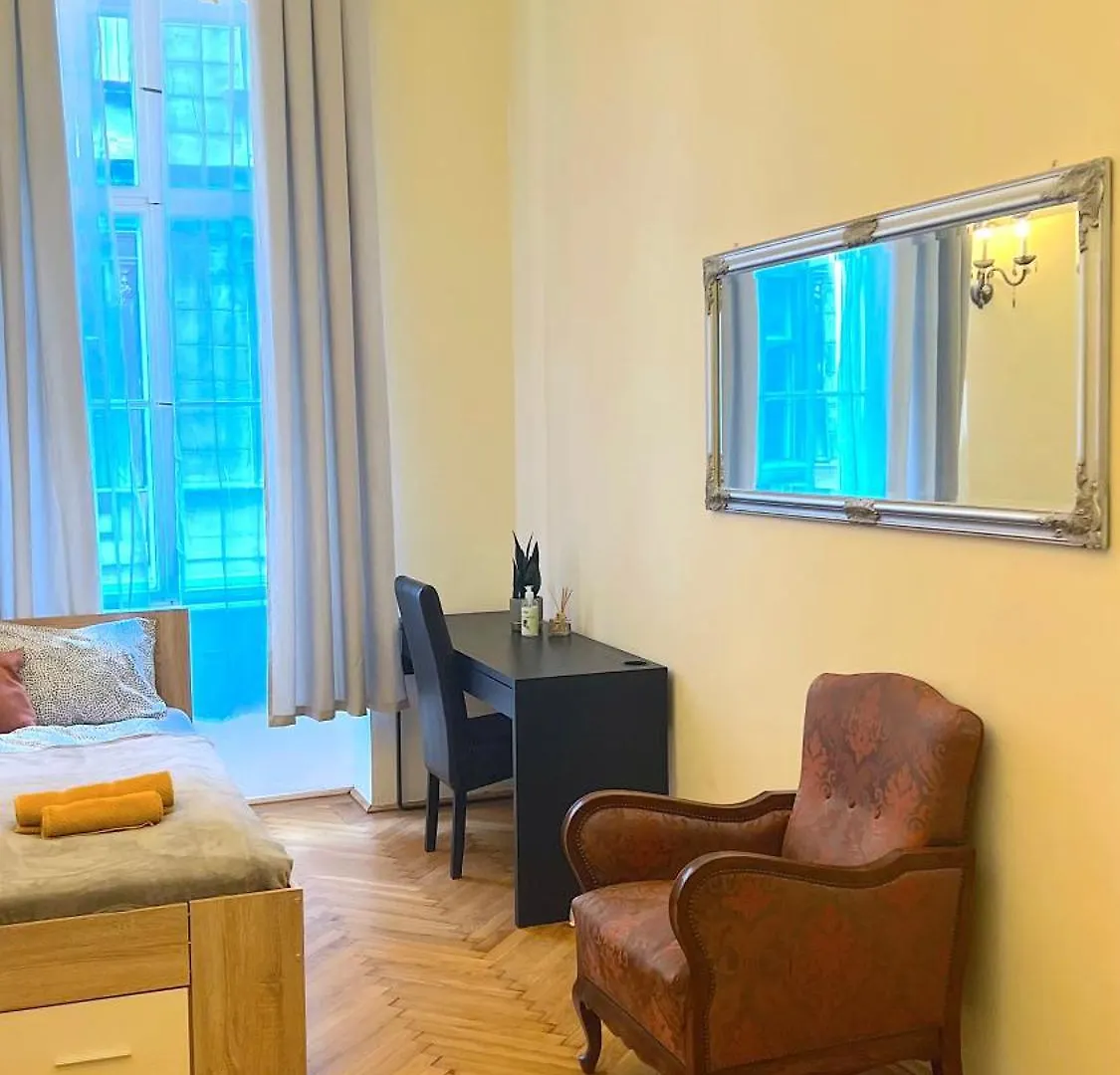 Guesthouse In Ferenciek Square Budapest Apartment