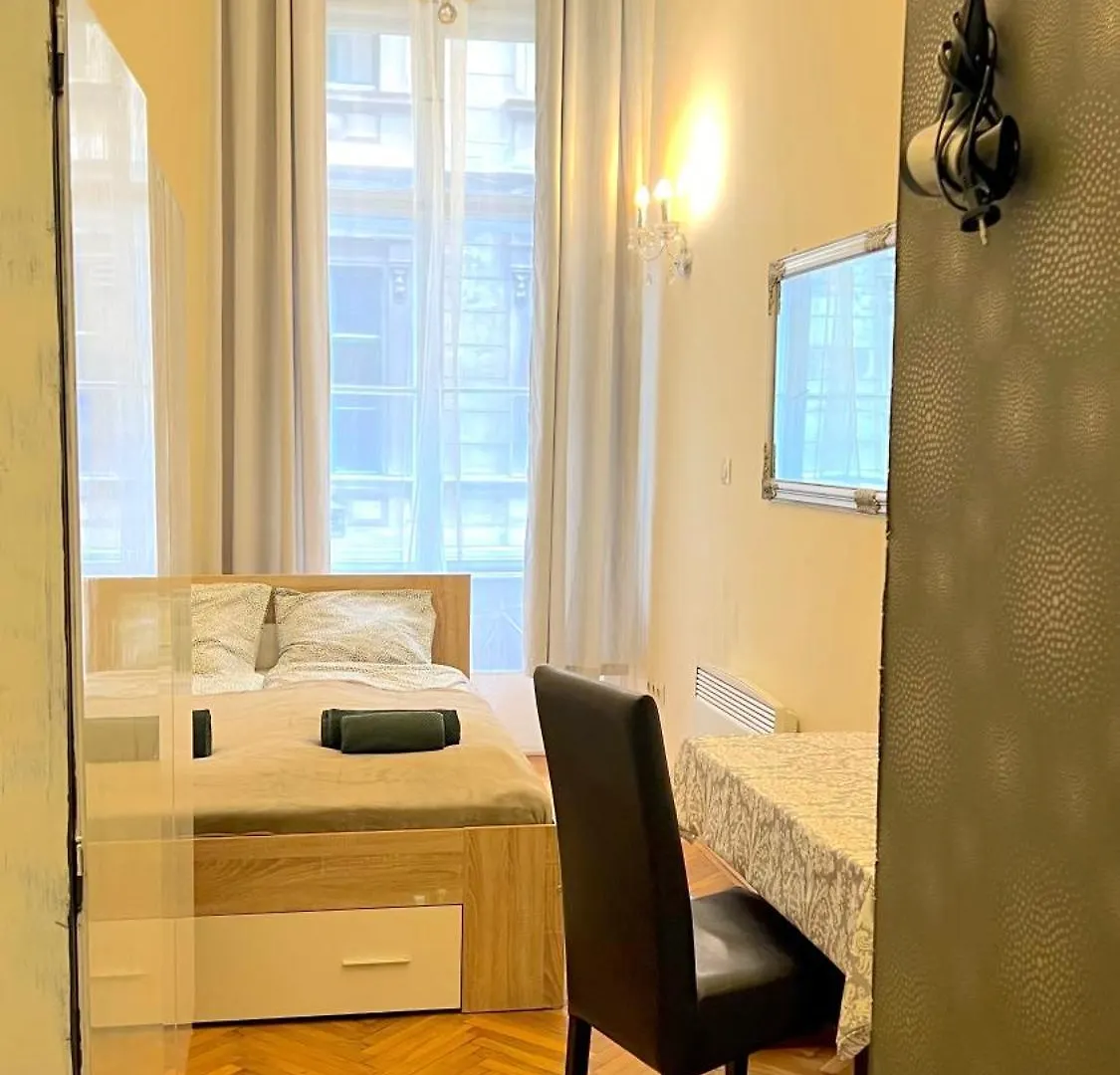 Guesthouse In Ferenciek Square Budapest Apartment