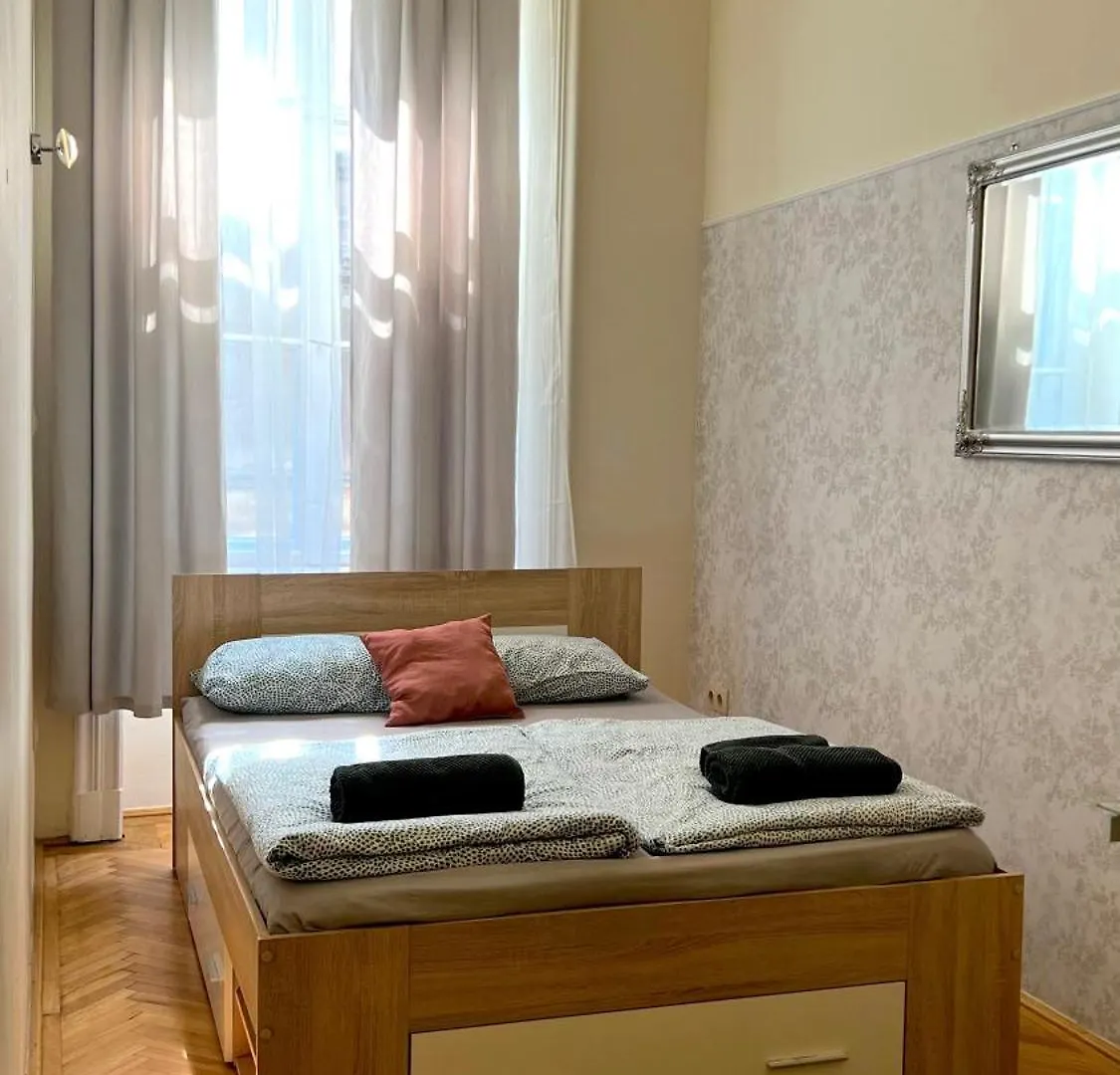 Apartment Guesthouse In Ferenciek Square Budapest